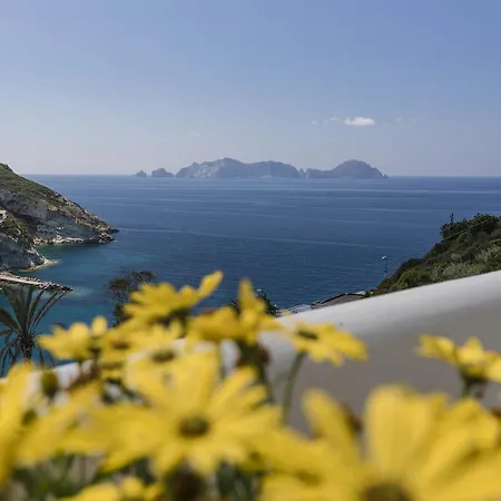 Maridea Casa Vacanza- Le Alcove Sul Mare Suites Ponza Exterior photo
