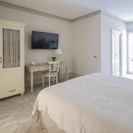 Maridea Casa Vacanza- Le Alcove Sul Mare Suites Ponza Exterior photo